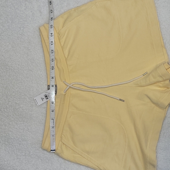 2 for $25 NWT Gap Tall Medium Shorts - Picture 6 of 9